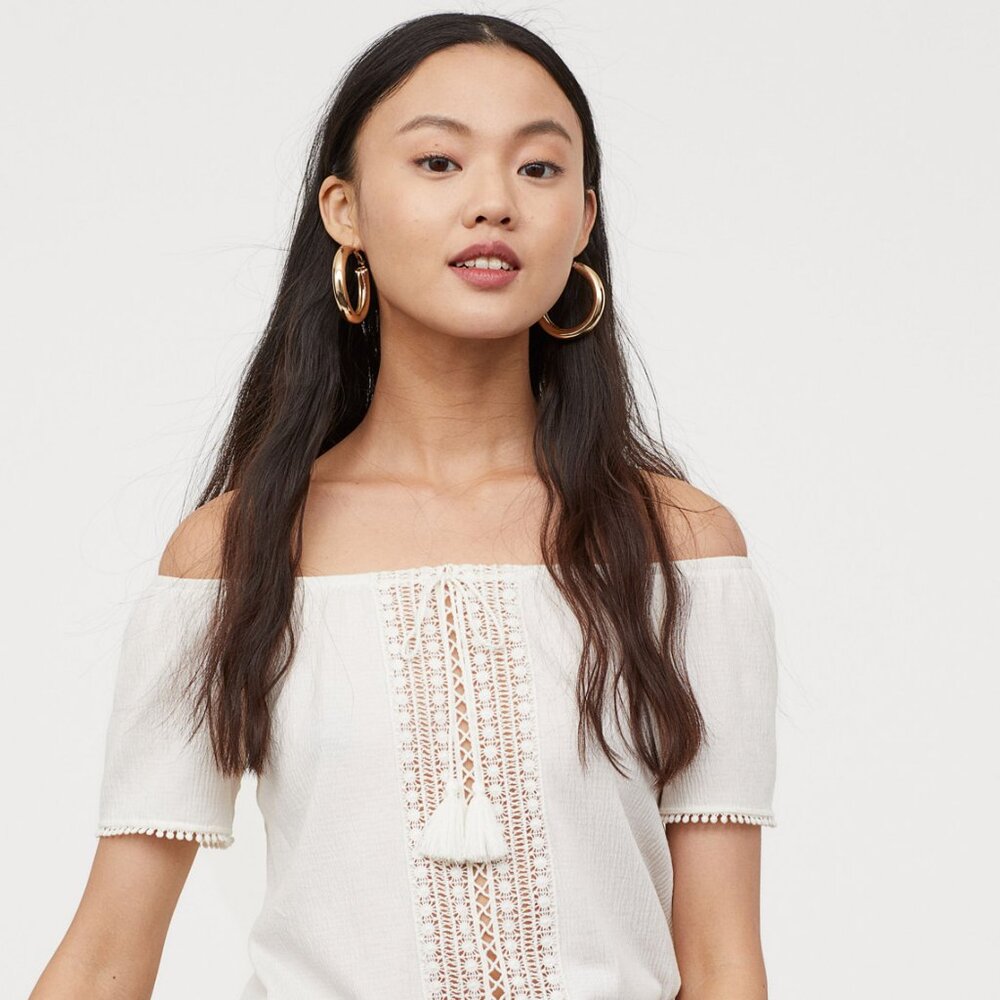 H&M Divided Off The Shoulder Crochet Detail Front Blouse in White Size XS